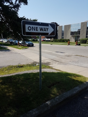 One way traffic sign