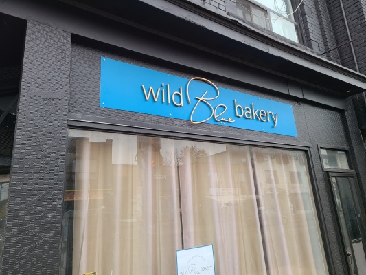 Custom-aluminium-sign-with-3D-cut-brushed-gold-logo